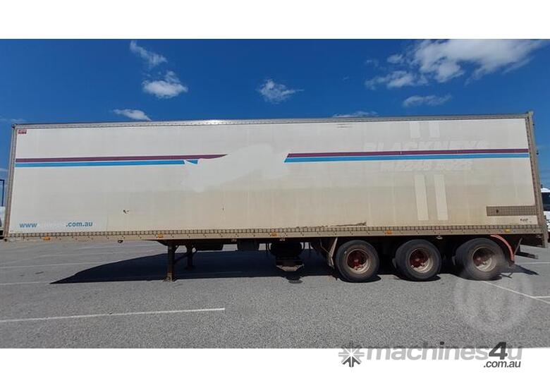 caption Lucar Cargo VAN Standard TRI Axle