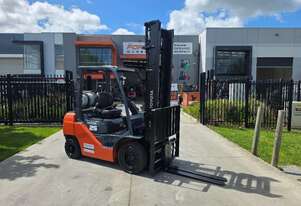 Toyota Forklift 2.5T with Tyne Postioners 2020 Model Low Hours (Unit#: AU428)