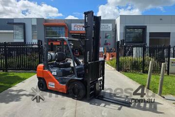 Toyota Forklift 2.5T with Tyne Postioners 2020 Model Low Hours (Unit#: AU428)