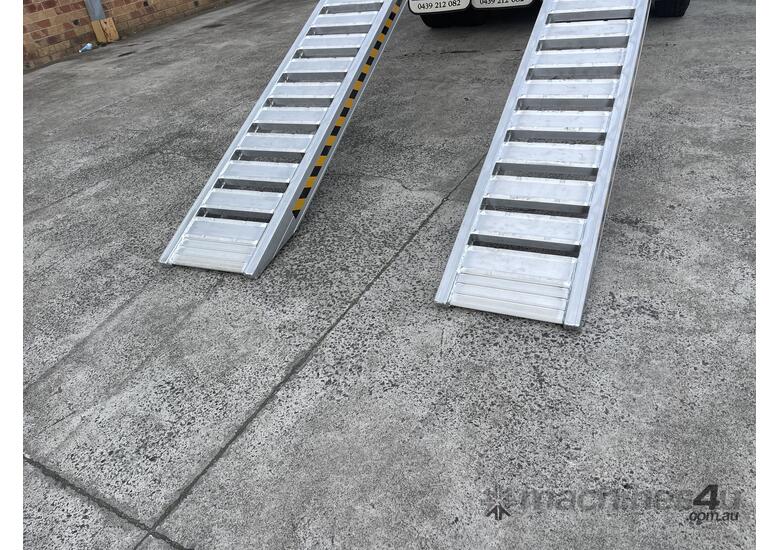 3.7m - 8Tonne  Heavy Duty Rubber Track, Rubber Tyre Machinery Loading Ramps