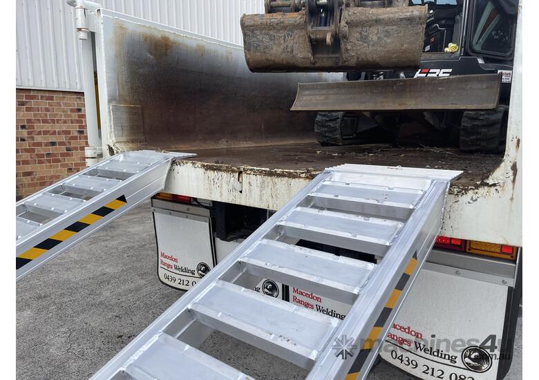 3.7m - 8Tonne  Heavy Duty Rubber Track, Rubber Tyre Machinery Loading Ramps