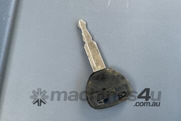 2007 Mitsubishi Canter 7/800 4x2 Garbage Compactor