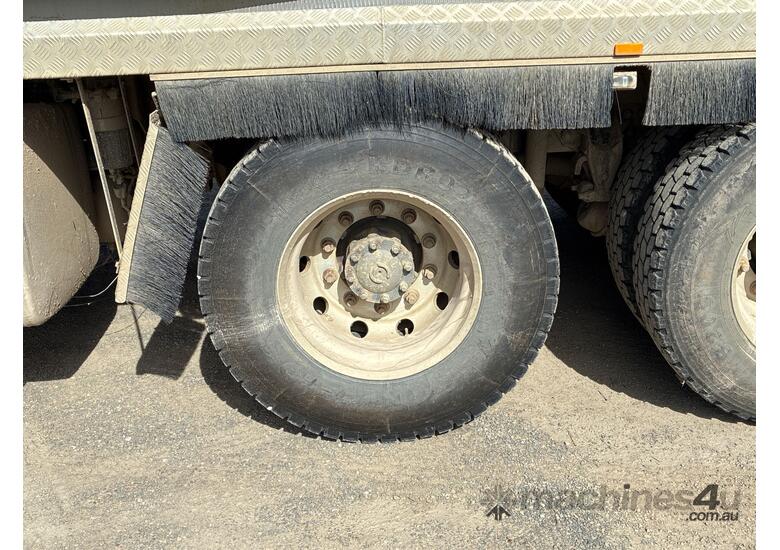 2013 Isuzu FYJ 2000 Water Cart