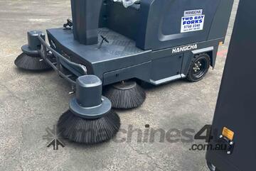 HC B1900 Driving Floor Sweeper