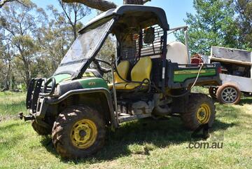 John Deere   Gator