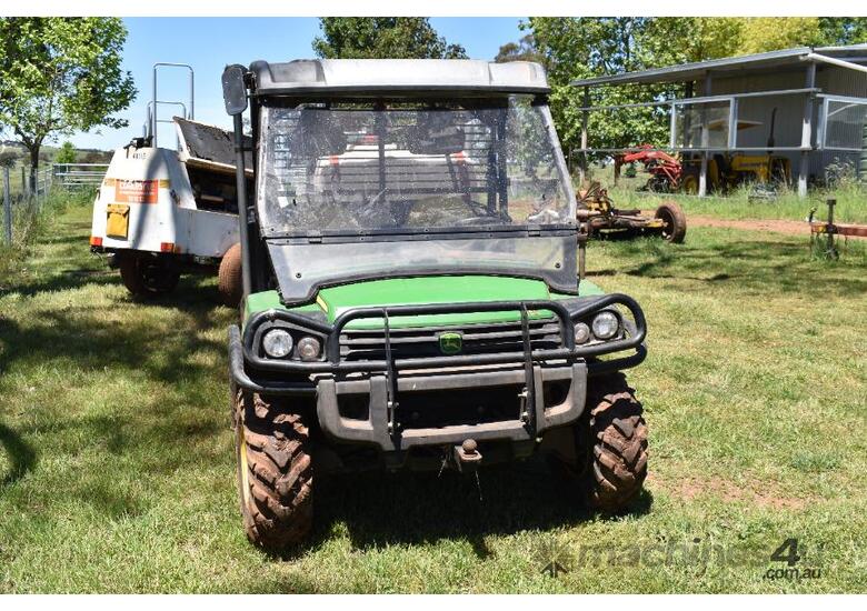 John Deere Gator