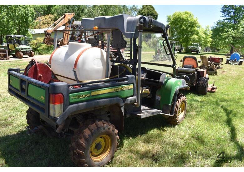 John Deere Gator