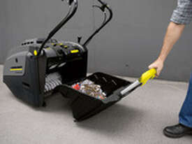 Karcher KM75/40-W-B Push Sweeper - picture2' - Click to enlarge