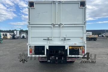 2017 Isuzu FSS 110-210 Chipper Tipper