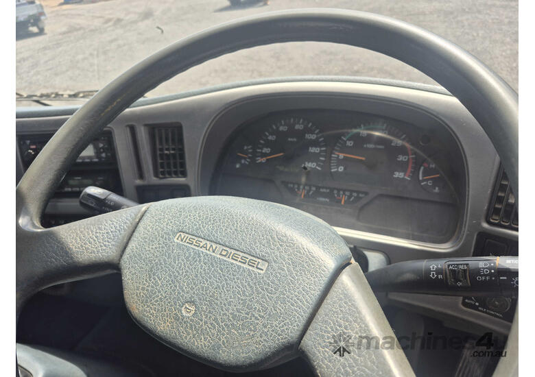 2010 Nissan UD PK9 Tipper