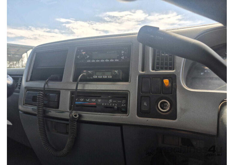 2010 Nissan UD PK9 Tipper