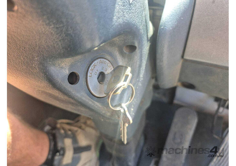 2010 Nissan UD PK9 Tipper