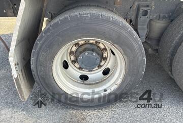 2009 Mitsubishi Fighter FN600 Refrigerated Pantech