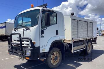 2014 Isuzu FH 550 4x4 Service Truck