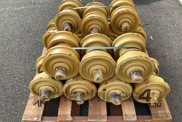 Caterpillar D7R bottom track rollers