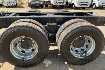 Hino 2006   FM Cab Chassis