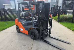 Toyota Forklift 2.5T Container Mast with Tyne Positioners(Unit#: U1008)