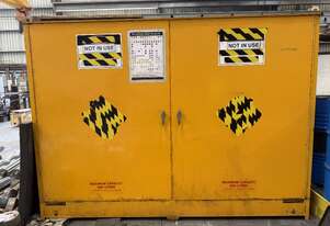 Storemasta 850L Large Capacity Flammable Liquids Storage Cabinet