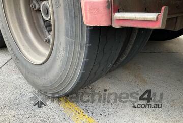 2006 Krueger ST-3-38 Tri Axle Drop Deck Curtainsider A Trailer