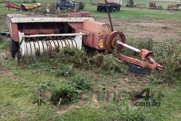 International   440 Baler