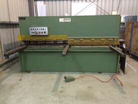 JUST TRADED - HERLESS 2500mm x 6.5mm Guillotine - picture0' - Click to enlarge
