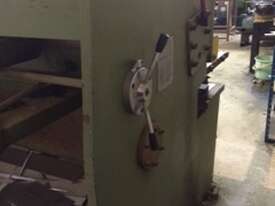 JUST TRADED - HERLESS 2500mm x 6.5mm Guillotine - picture1' - Click to enlarge