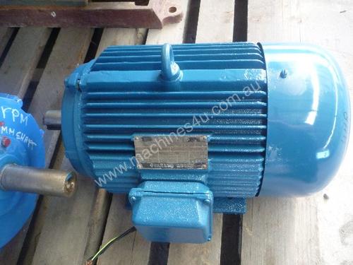 MEZ 4HP 3 PHASE ELECTRIC MOTOR/ 960RPM