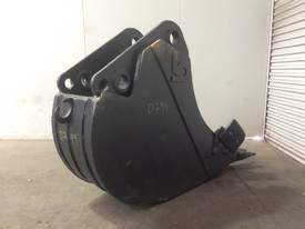 770MM TOOTHED TRENCHING BUCKET TO SUIT 16-25T EXCAVATOR D799 - picture1' - Click to enlarge