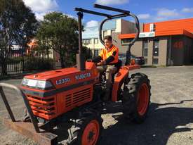 KUBOTA L2350 4 x 4 TRACTOR - picture0' - Click to enlarge