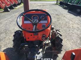 KUBOTA L2350 4 x 4 TRACTOR - picture1' - Click to enlarge