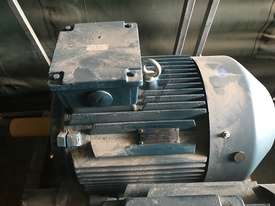 45 kw 60 hp 4 pole 415 v AC Electric Motor - picture0' - Click to enlarge