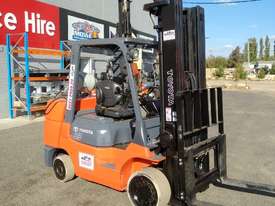 Toyota Compact 3.5 ton with 3 stage mast   - picture0' - Click to enlarge