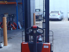 BT Walkie Stacker - Low hours! - picture2' - Click to enlarge
