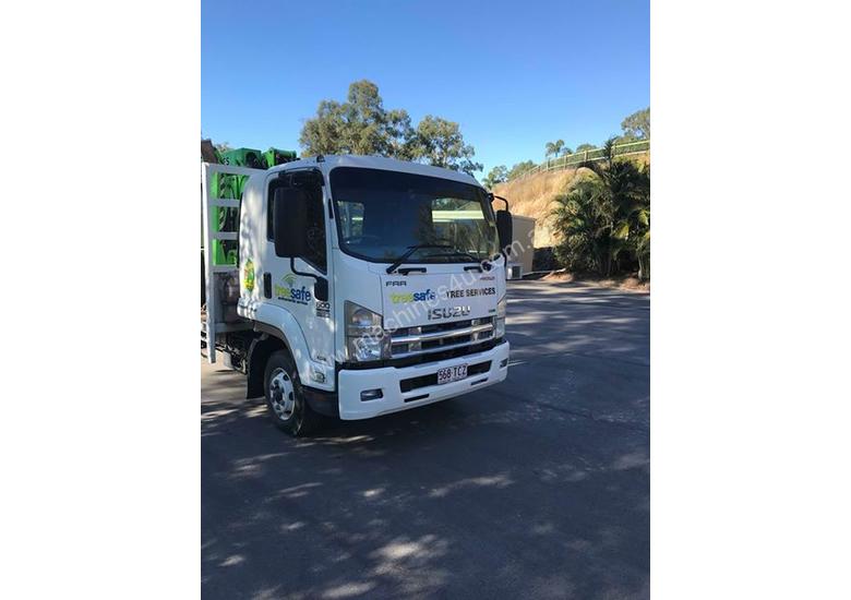 caption Isuzu FRR 600 Premium AMT