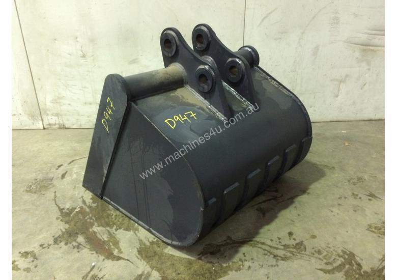 caption UNUSED 700MM GUMMY BUCKET TO SUIT 3-4T EXCAVATOR D947