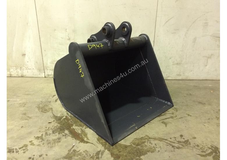 caption UNUSED 700MM GUMMY BUCKET TO SUIT 3-4T EXCAVATOR D947