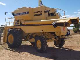 1998 New Holland TR88 Combine Harvester/Header - picture1' - Click to enlarge