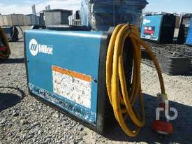 MILLER ELECTRIC MAXSTAR 200DX Welder - picture0' - Click to enlarge