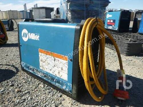 MILLER ELECTRIC MAXSTAR 200DX Welder