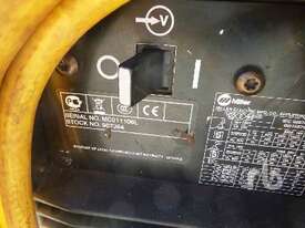 MILLER ELECTRIC MAXSTAR 200DX Welder - picture1' - Click to enlarge