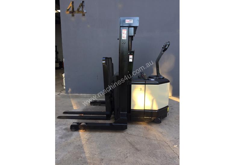caption Crown WR3000TL102 Heavy Duty Walkie Reach Forklift Fully Refurbished and Repainted (Container Entry)