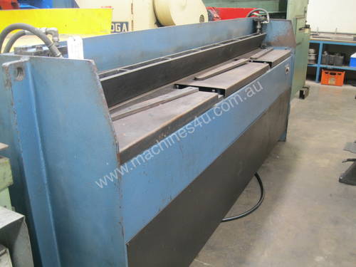 Pacific 2450mm x 2mm Hydraulic Guillotine