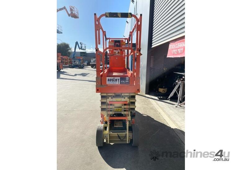 caption 2019 JLG 2632ES 26ft Electric Narrow Scissor Lift