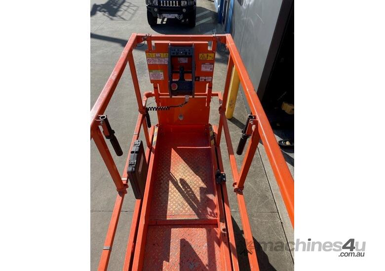 caption 2019 JLG 2632ES 26ft Electric Narrow Scissor Lift