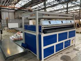 vacuum forming machine - picture2' - Click to enlarge