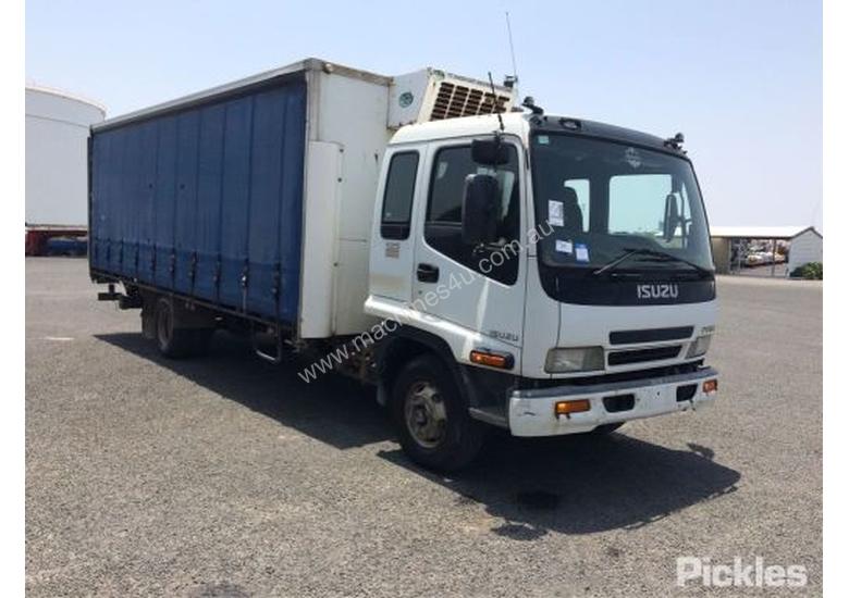 caption 2005 Isuzu FRR 525 Long