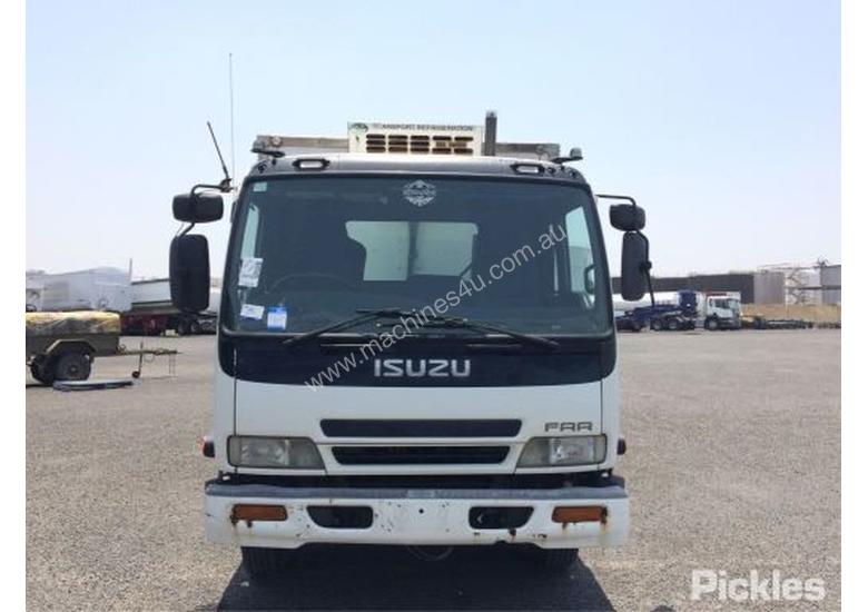 caption 2005 Isuzu FRR 525 Long