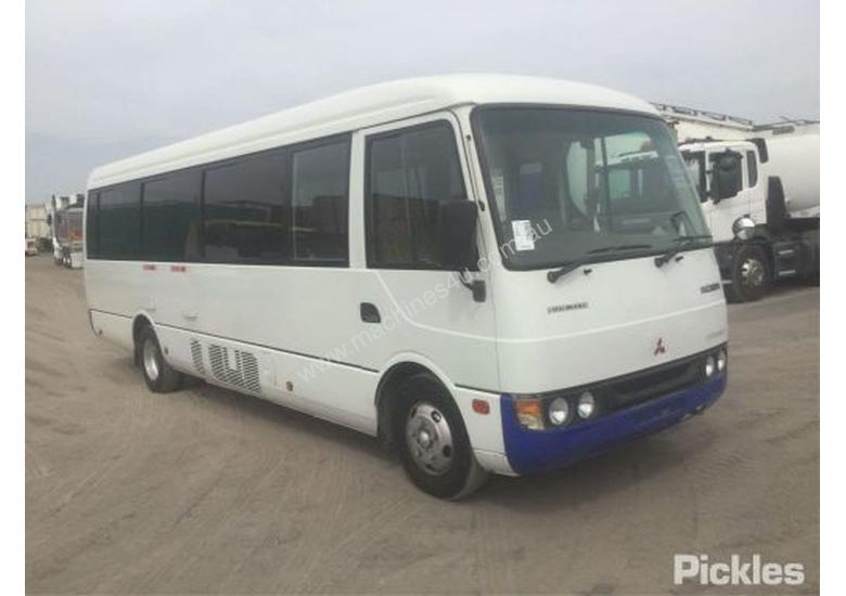 caption 2004 Mitsubishi Rosa BE600