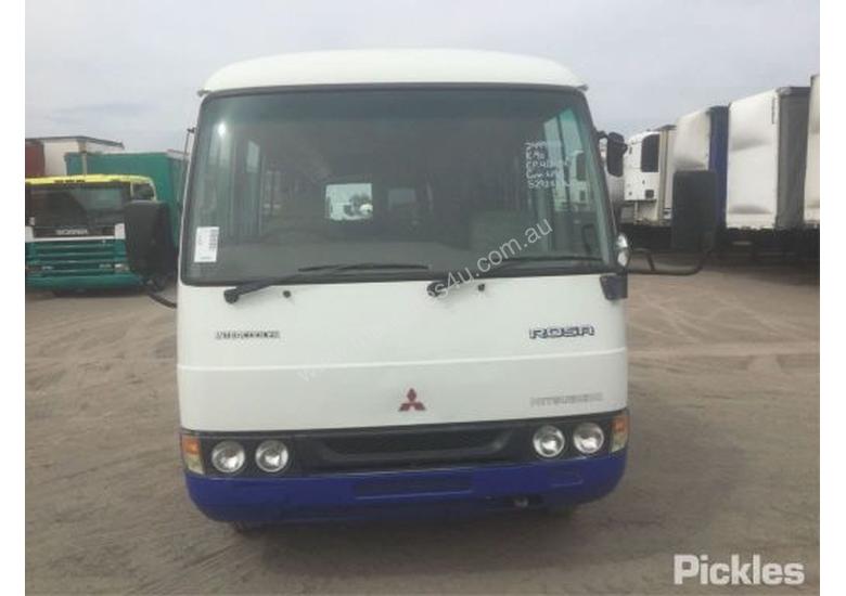 caption 2004 Mitsubishi Rosa BE600