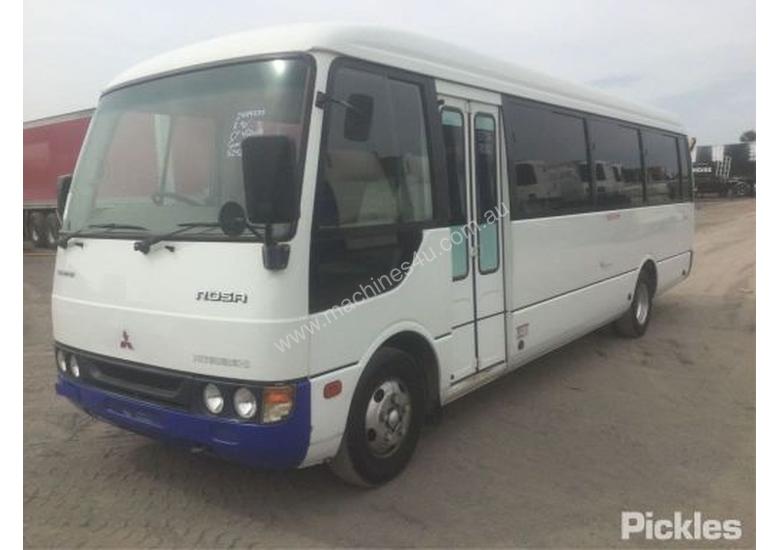 caption 2004 Mitsubishi Rosa BE600